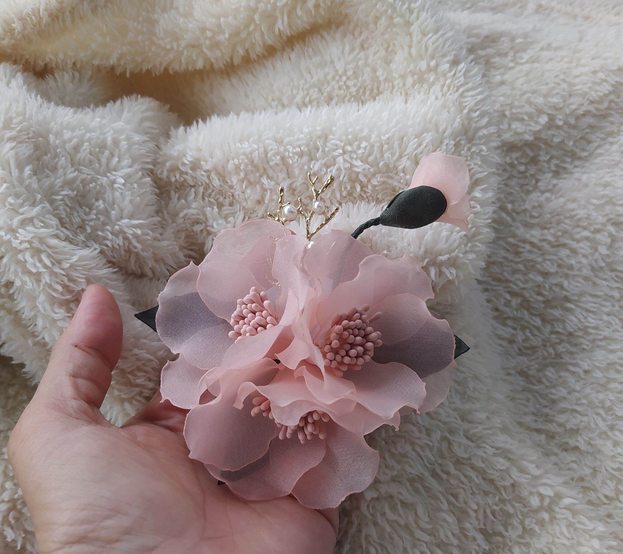 Hoa cài áo handmade Canto màu hồng