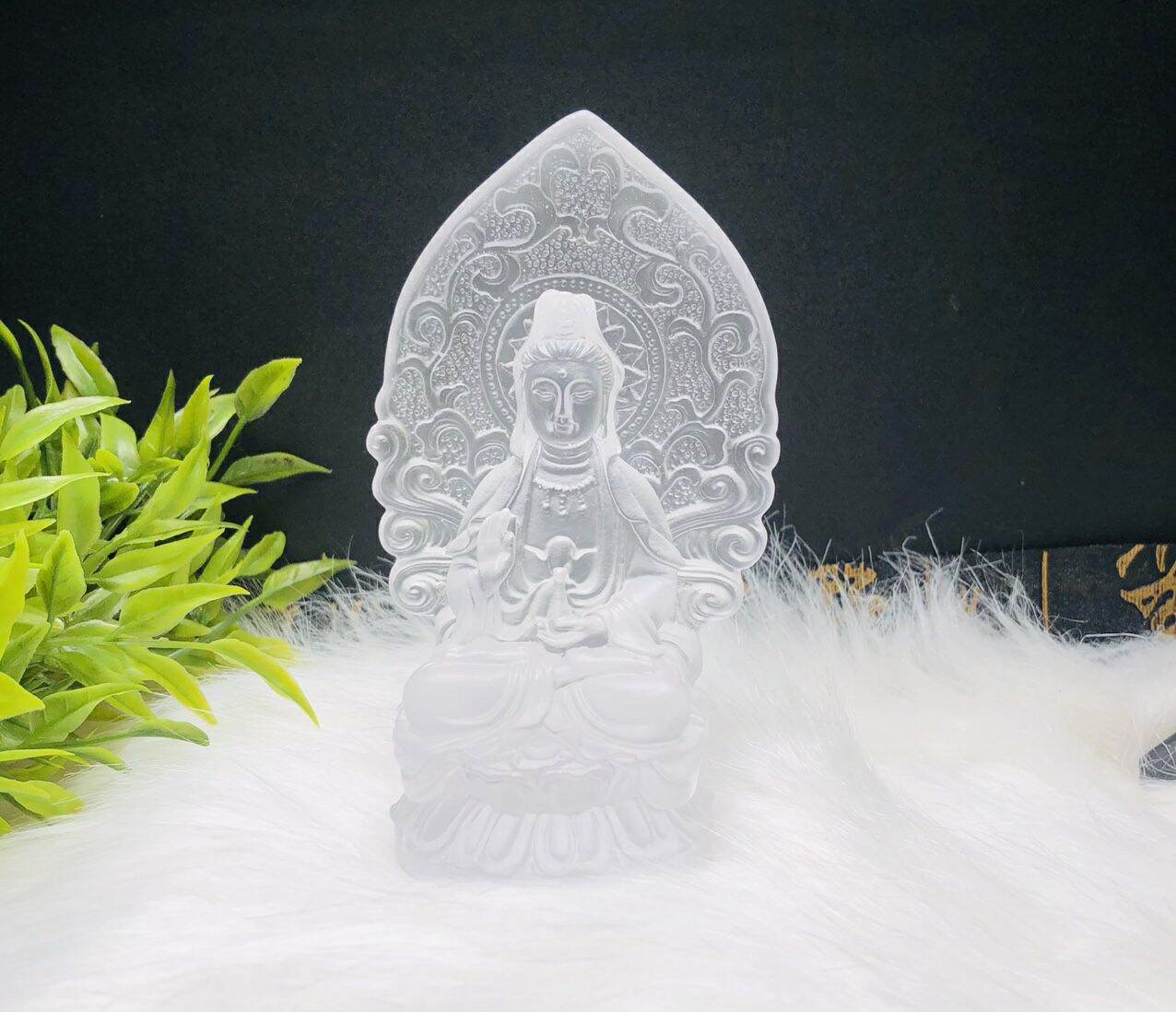 Tượng quan âm lá đá lưu ly