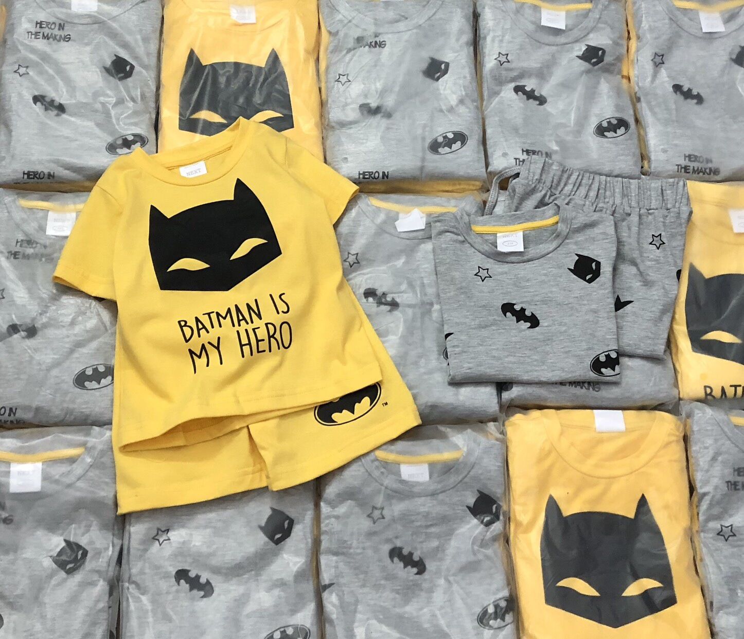 Set 2 bộ Batman vàng ghi Next cho bé trai