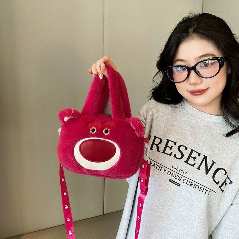 TÚI ĐEO CHÉO BÔNG GẤU DÂU LOTSO