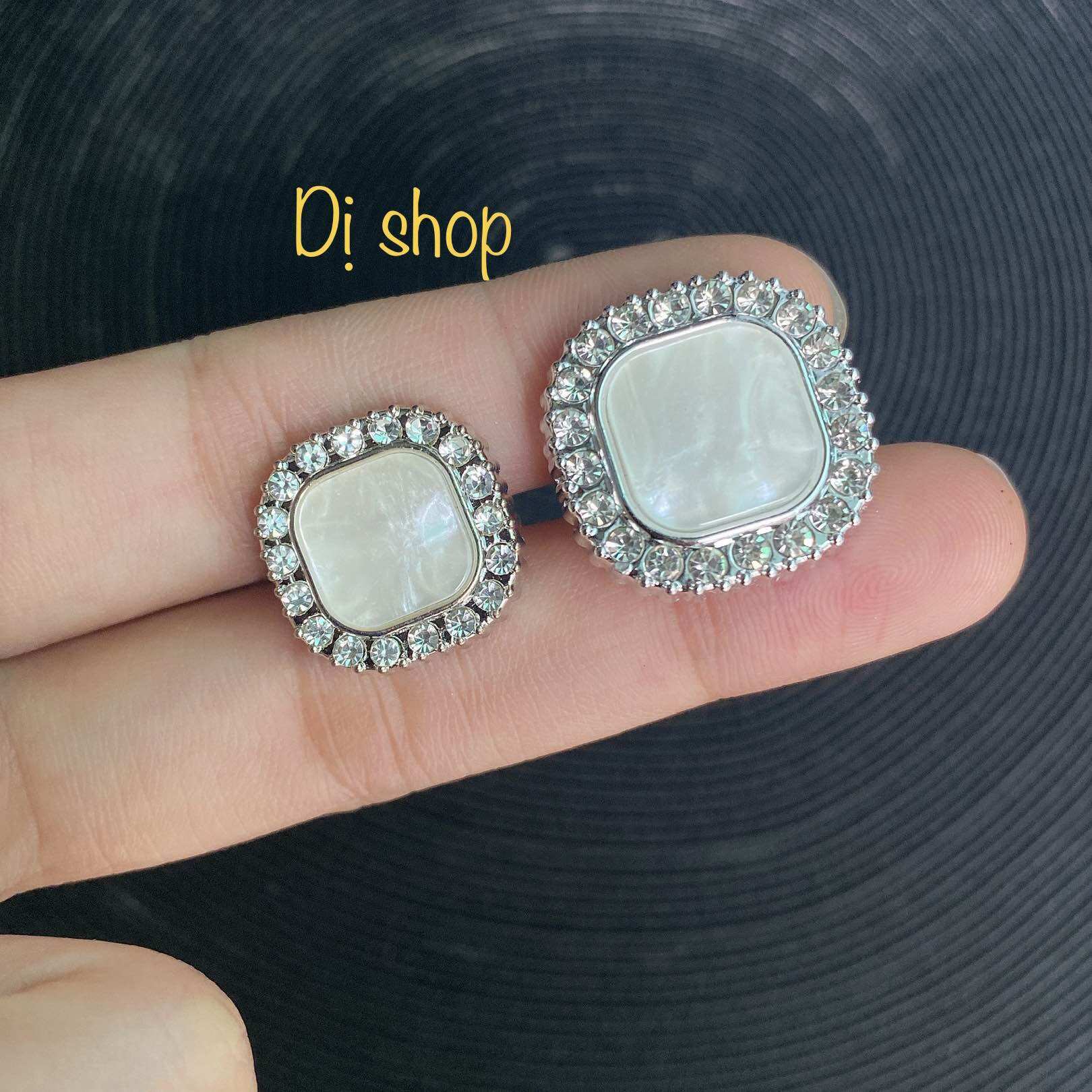Set 5 nut Vuông viền đá 2 size vest