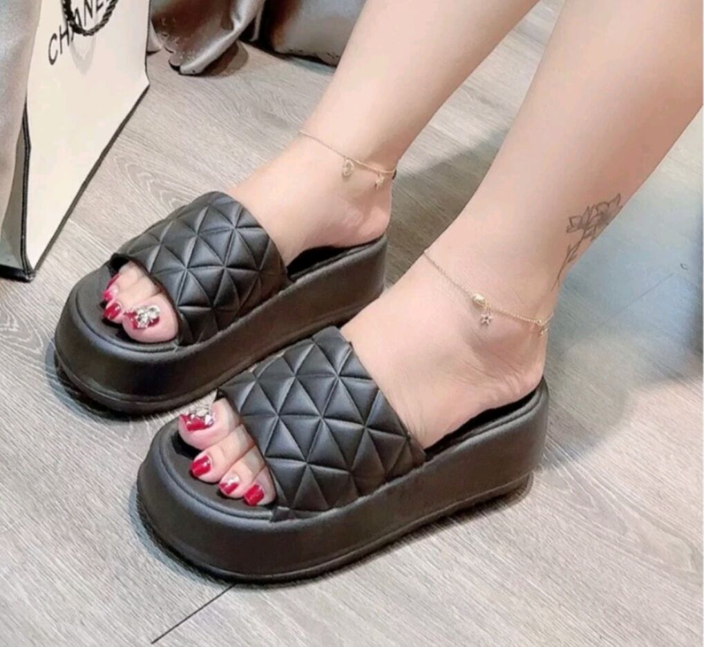 Dép bánh mì đế độn quai bản xếp ô