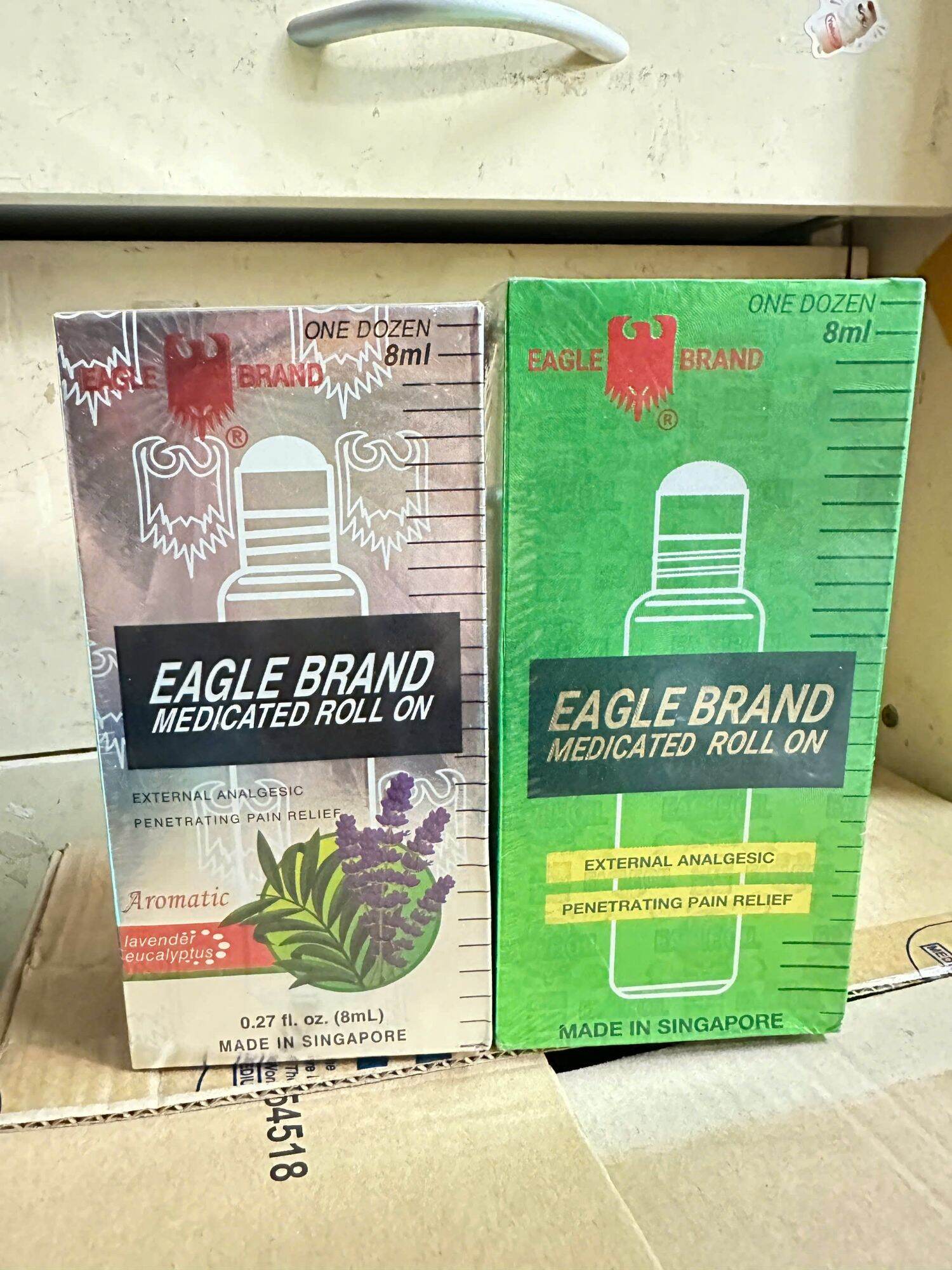 [Chuẩn Mỹ - LỐC 12 CHAI] Dầu gió xanh trắng Con Ó Eagle Brand 8ml dạng lăn