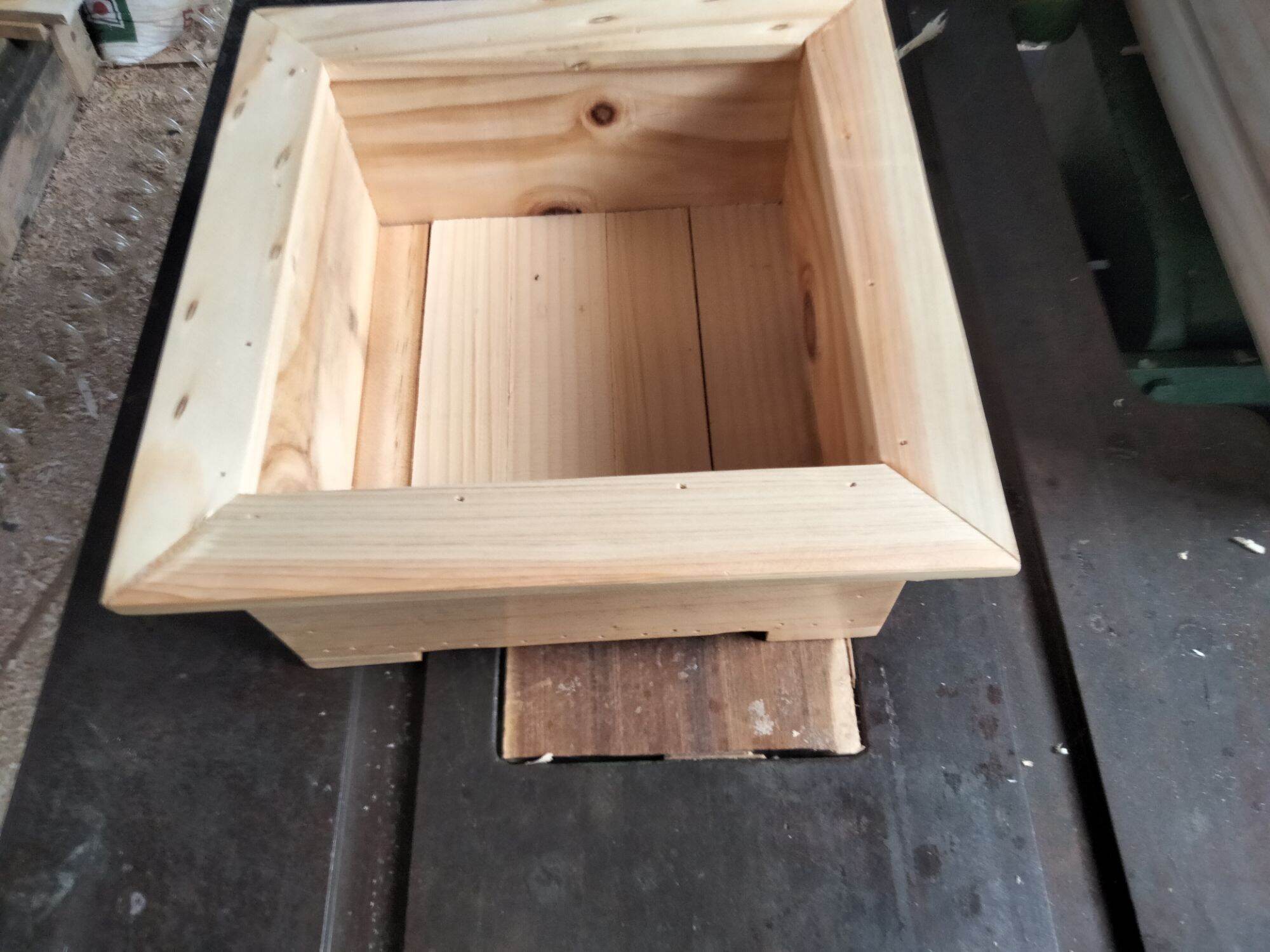Chậu vuông 15 cm vành miệng chậu 18cm cao 9 cm