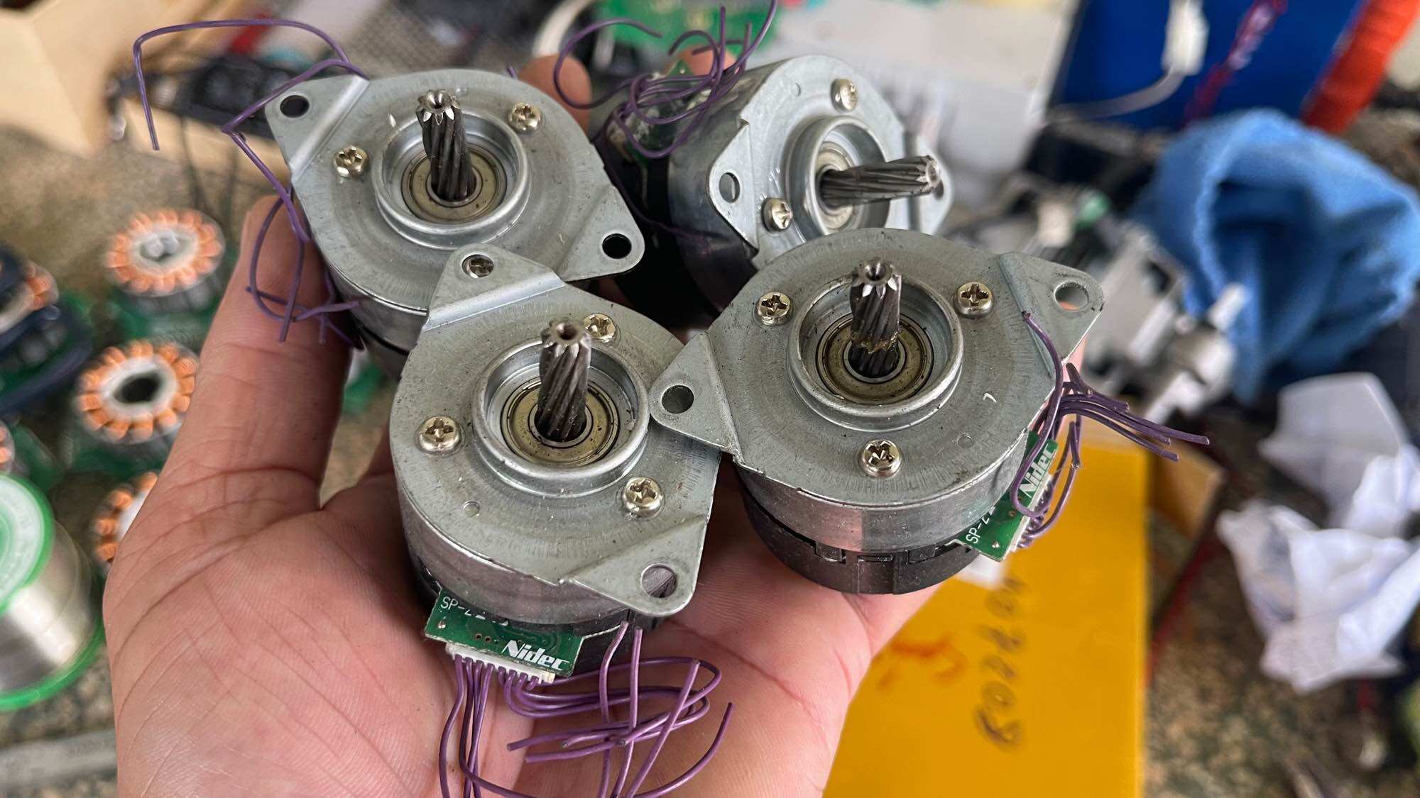Motor không than nidec 12v-24v 10w