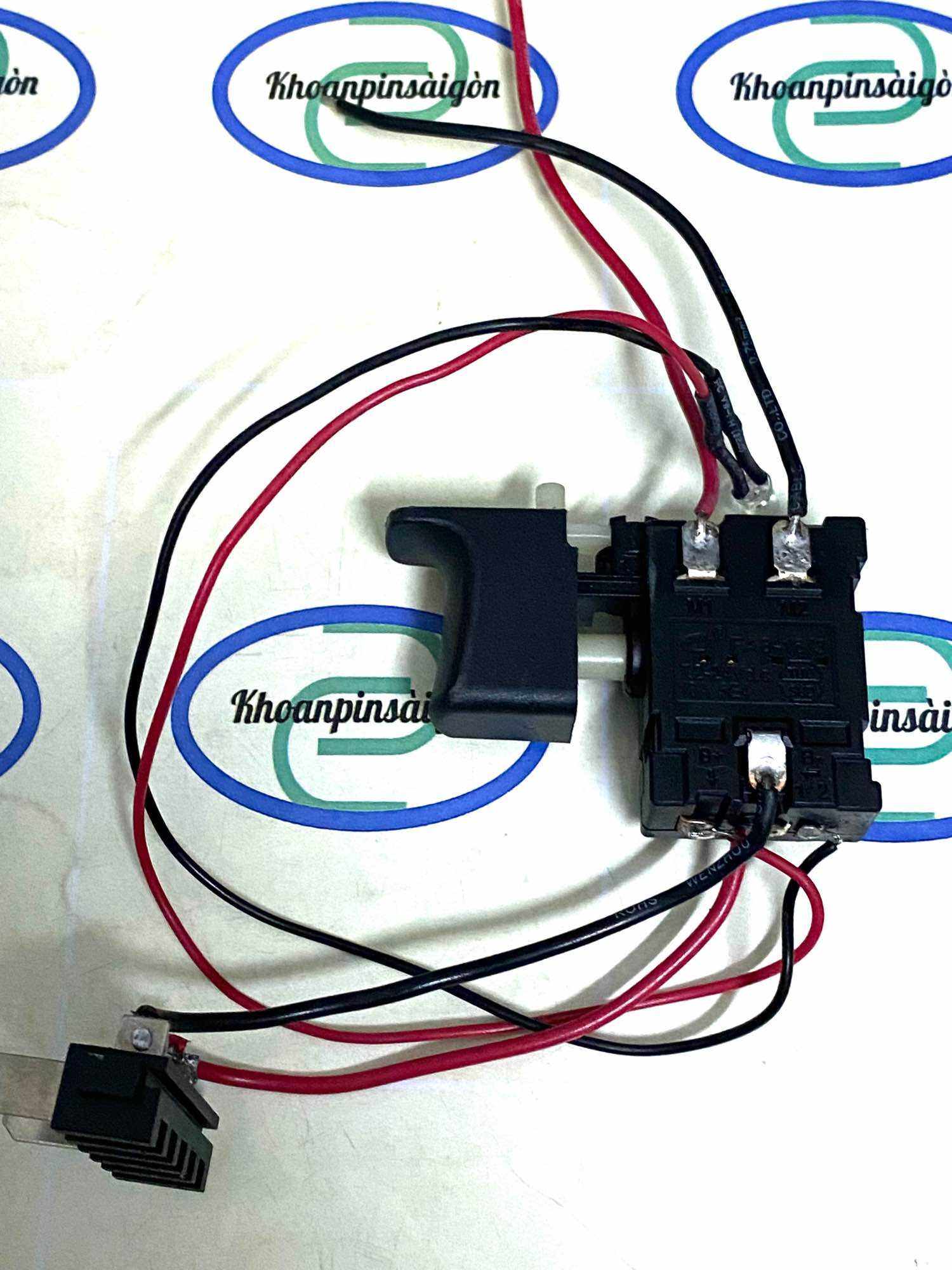 máy khoan pin tàu có Than 7.2v- 18vol, dùng bulong Tàu, ozito...