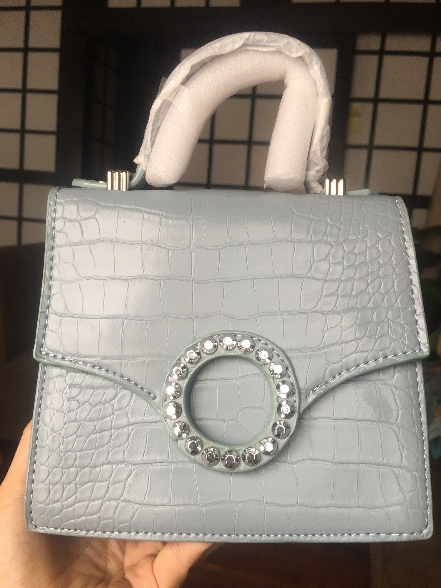 T&uacute;i charles &amp; keith