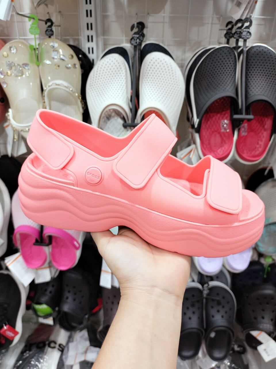 Sandal Crocs skyline 5cm quai ngang