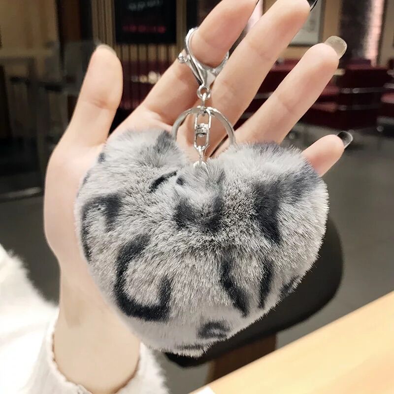 Móc khoá cục bông trái tim