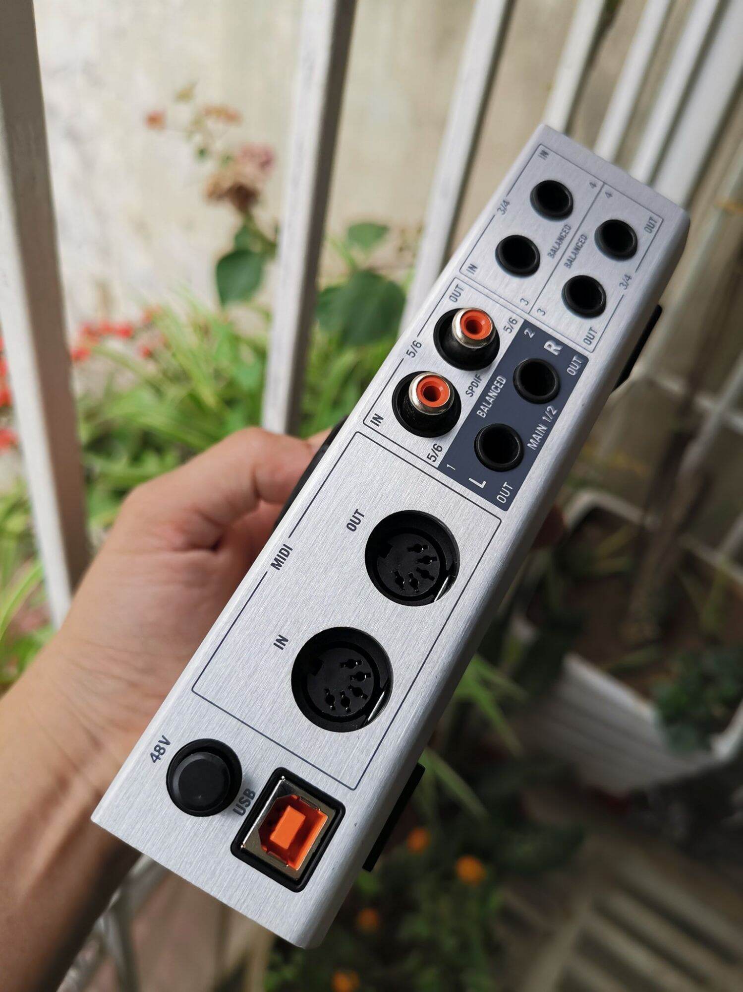 Cardsound thu âm cao cấp KOMPLETE Audio 6 like new