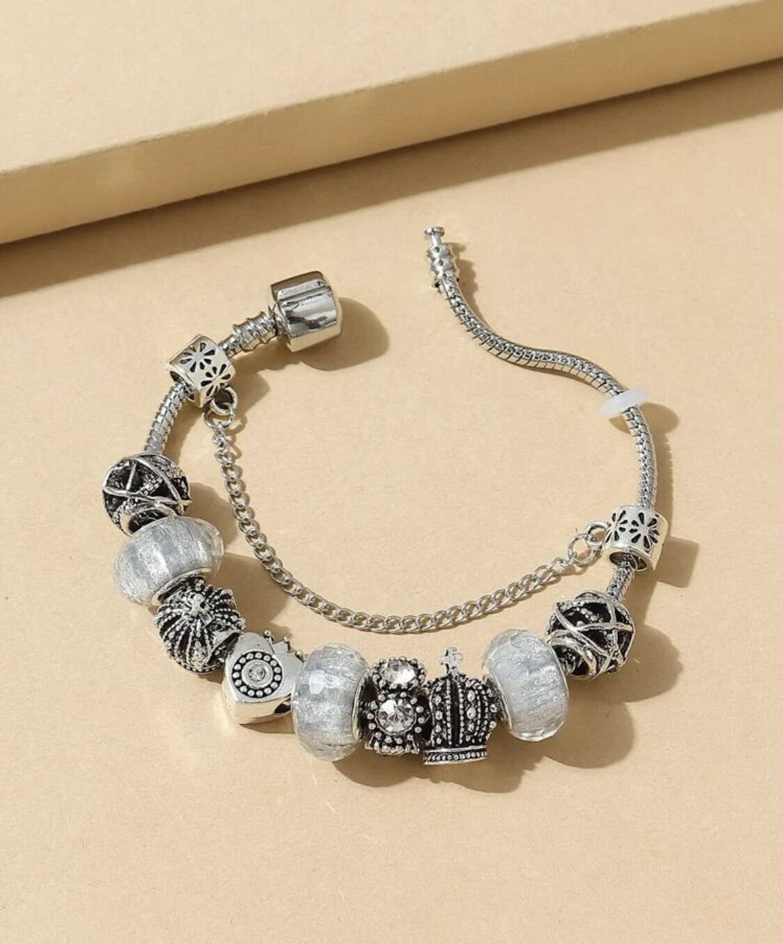 Vòng charm vương miện