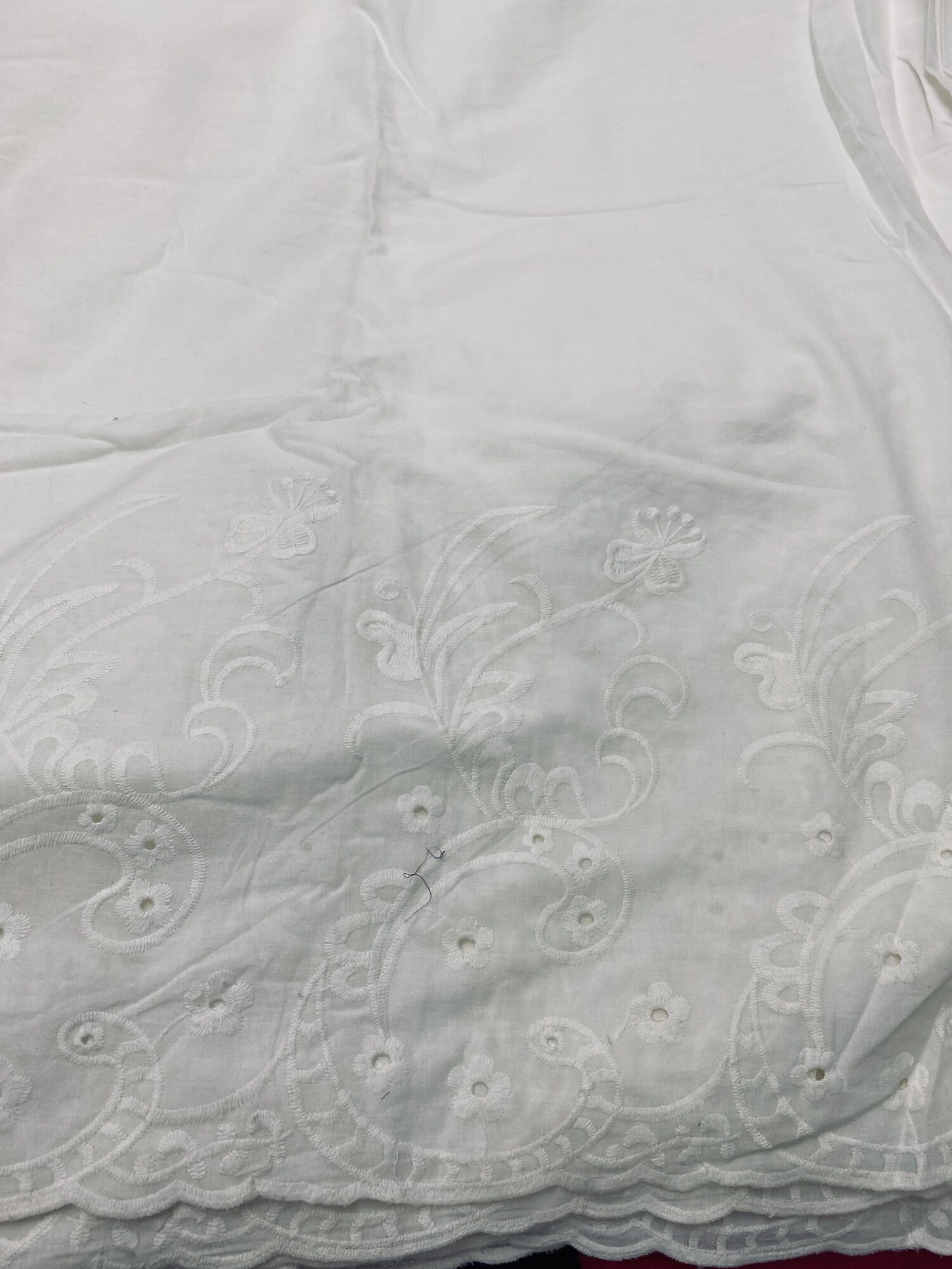 Vải kate thêu chân hoa khổ 1,2M MS14623