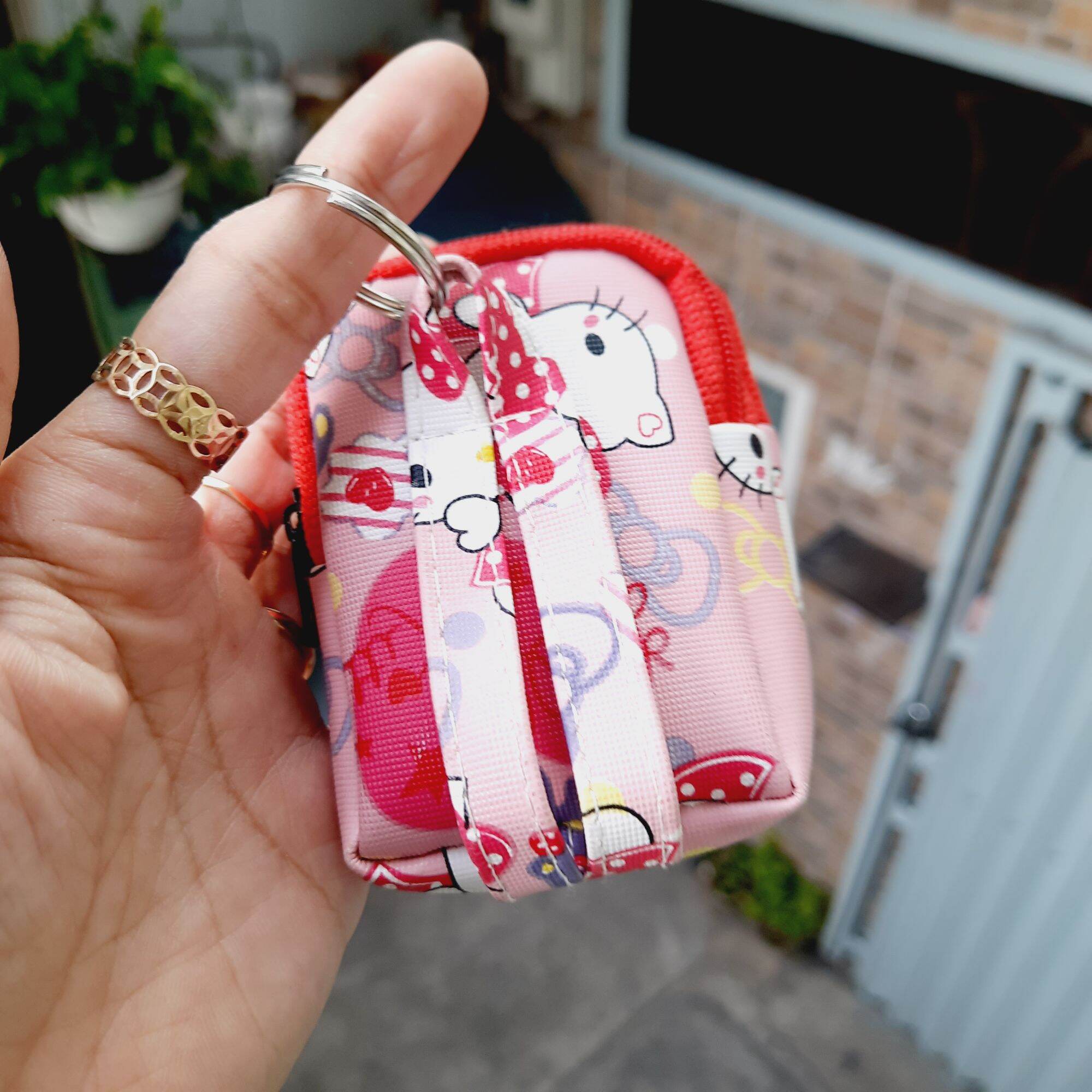Móc khóa balô hình kitty có 3 ngăn đựng ( 8×7cm)