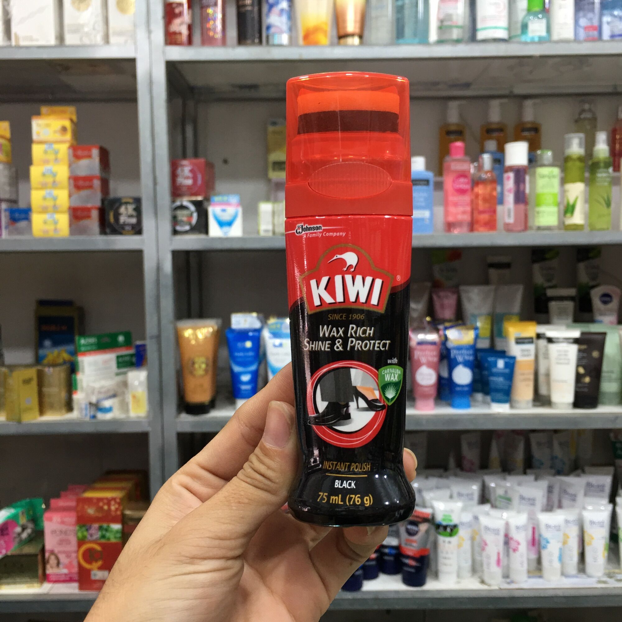 Xi nước khô nhanh Kiwi màu đen 75ml