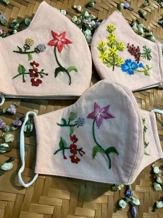 Khẩu trang thêu tay vải linen (handmade by Pong )