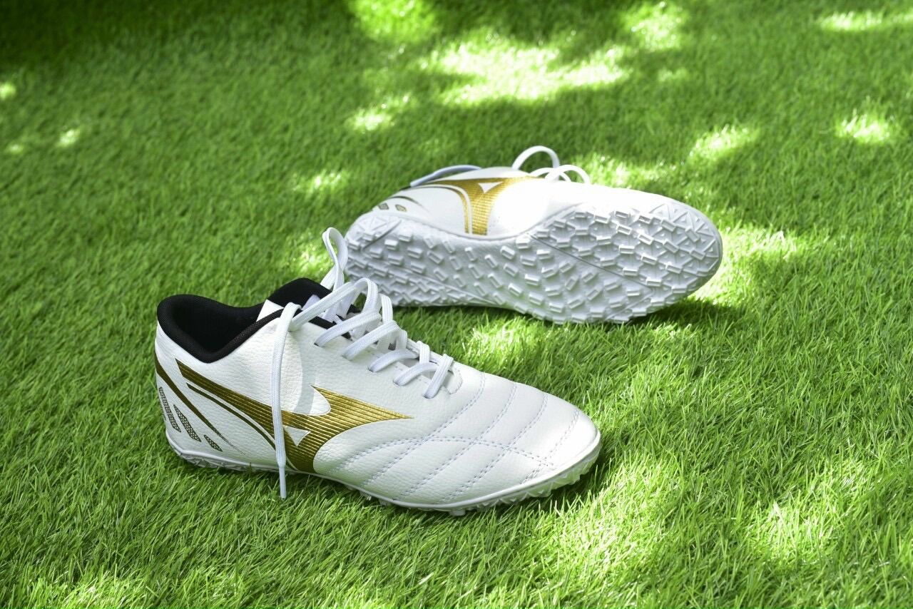 Giày đá bóng 3 sọc đế cao su size 39-43 (đã khâu Full đế)