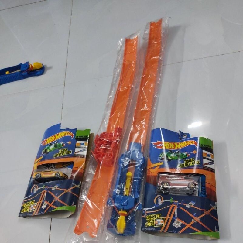 Bộ đồ chơi đường đua di động Hotwheels