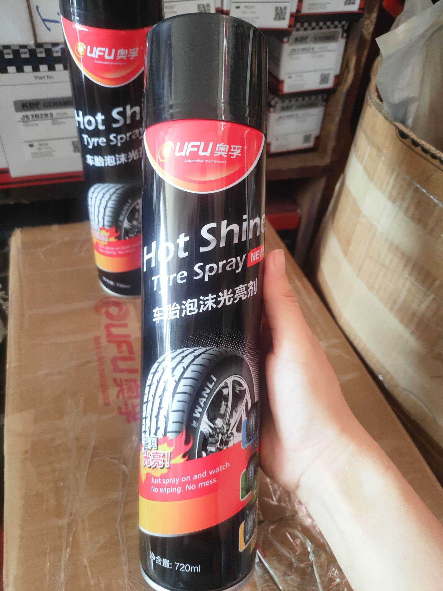Chai xịt làm đen bóng vỏ xe HOT SHINE(720ml)