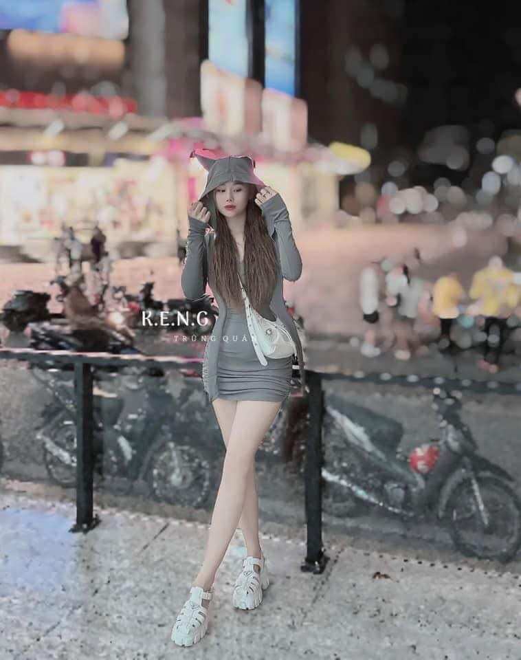 Đầm body có nón