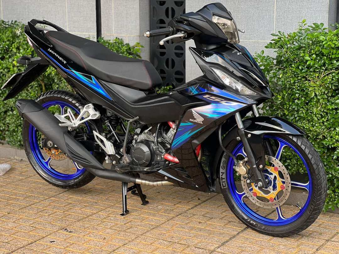 Tem rời Winner V1 - Mẫu tem 3 lớp chế zin phối xanh ngọc dán xe đen đẹp