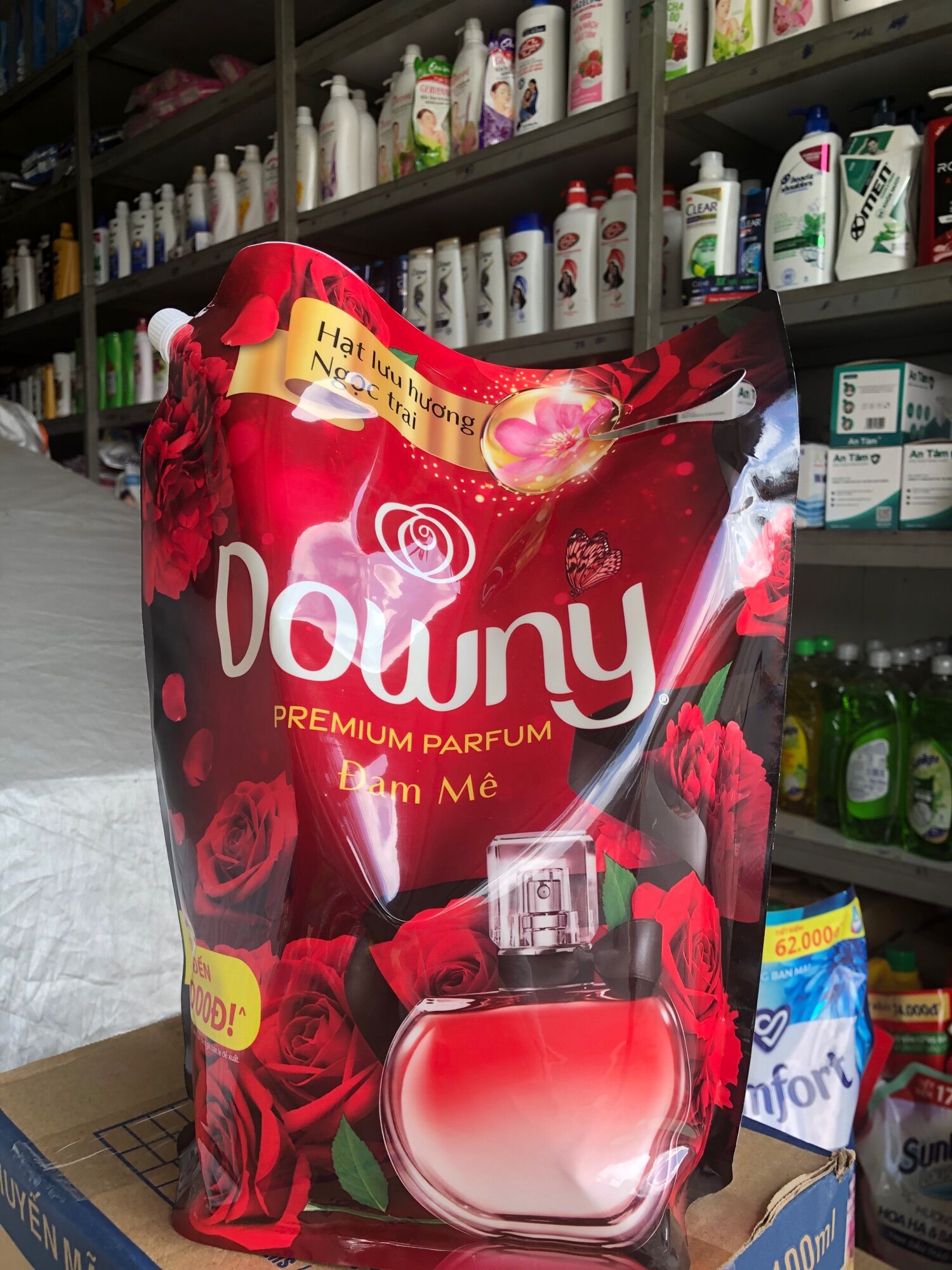 Nước xả vải Downy hương đam mê 3L