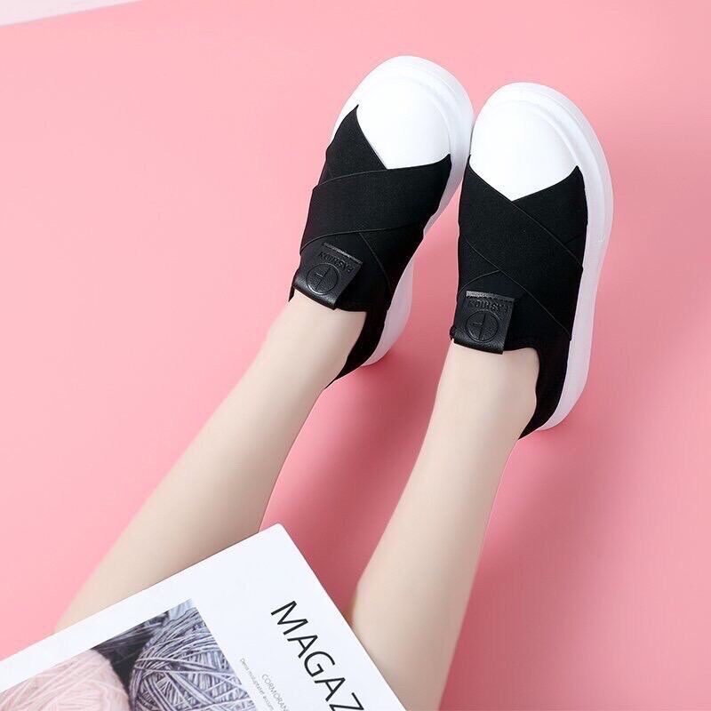GIÀY SLIP ON QUAI CHÉO CHUN X (Giày Slip on đế trắng - đế hơi )