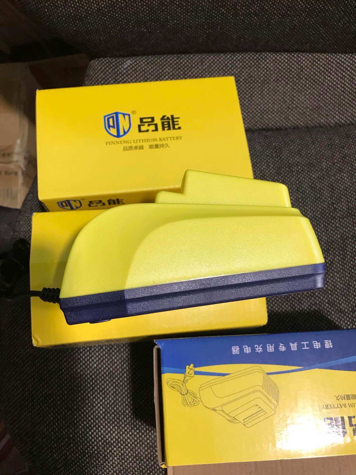 Đế sạc cho pin M18 Milwaukee
