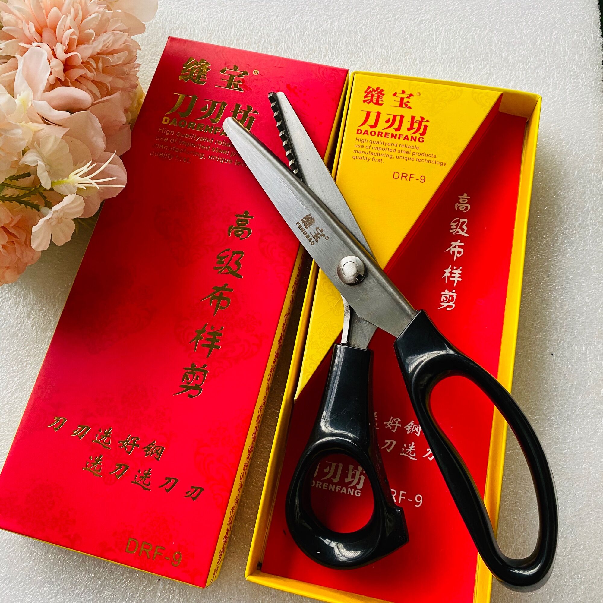 KÉO CẮT RĂNG CƯA CAO CẤP HỘP ĐỎ.
