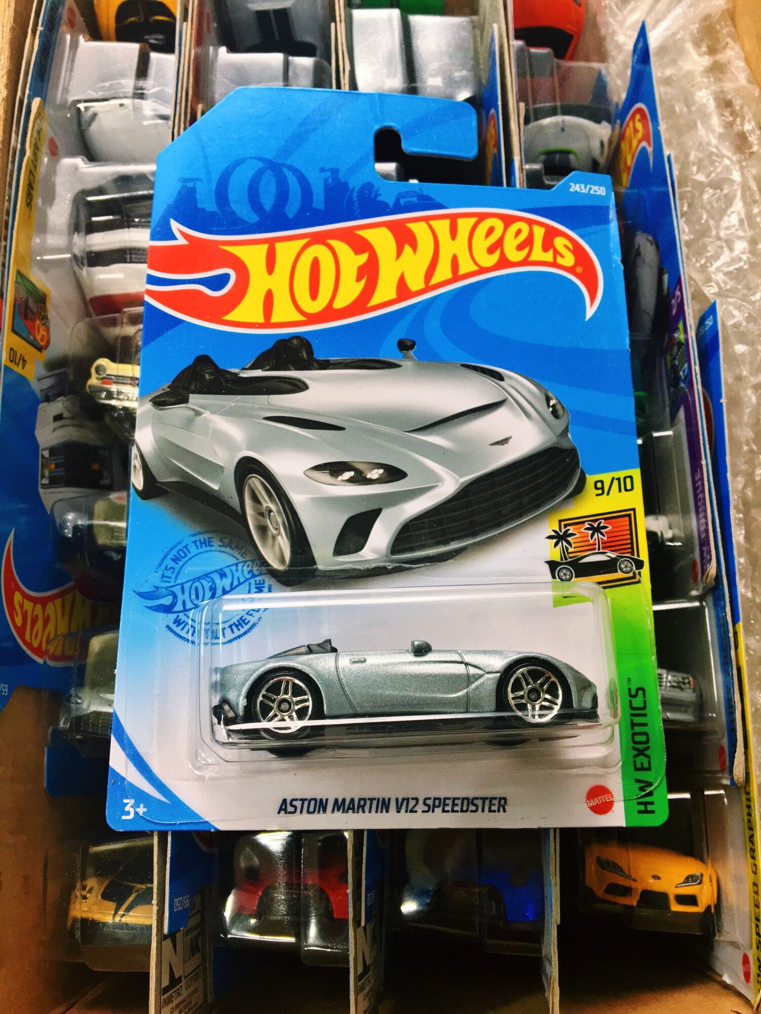 Xe Mô Hình Hot Wheels tỉ lệ 1:64 "Aston Martin V12 Speedster" (Bạc) (Model 2021)