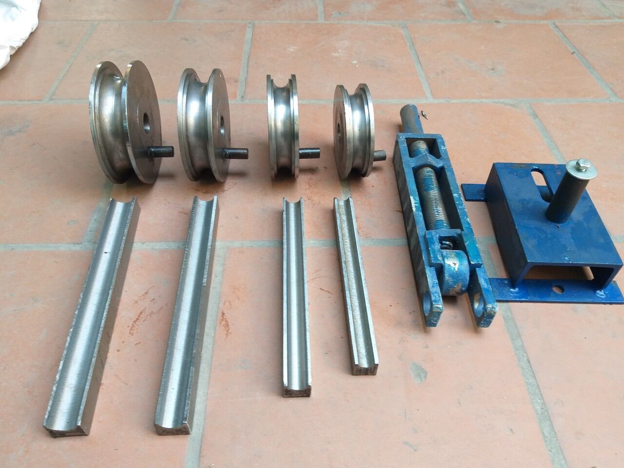 Bộ vam bẻ tay uốn góc chữ u ống tròn phi 16-19-22-25 và bộ uốn ống phi 21/27/34- tay và bàn bẻ cỡ to khoẻ