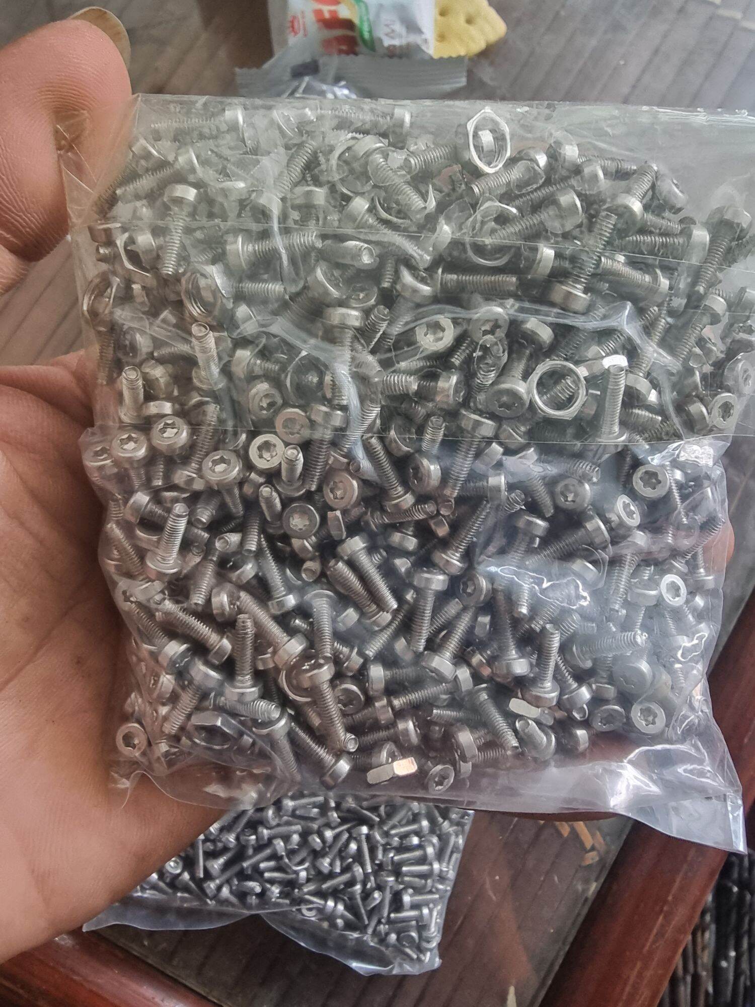 Túi 500 vít hoa thị m3x10mm inox 304