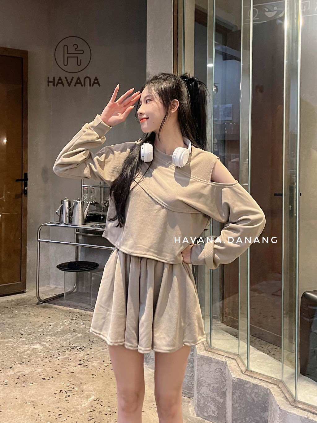Set áo nỉ tăm trễ vai cutout kèm quần short
