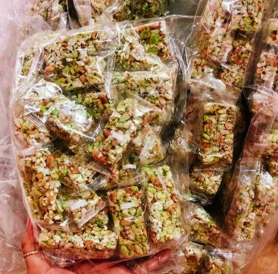 Cốm nếp dứa Lâm An loại 1 , KL 500g (Cốm nếp dứa nước cốt dừa đậu phộng siêu giòn)