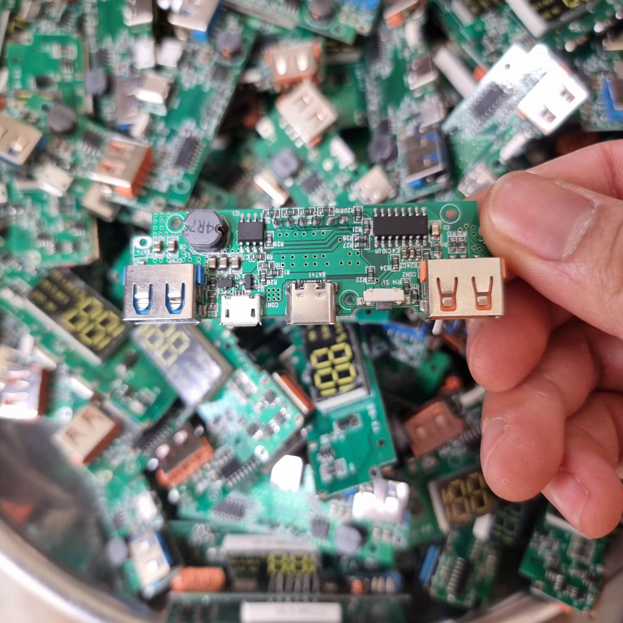mạch sạc pin dự phòng 5v/2A có màn hình