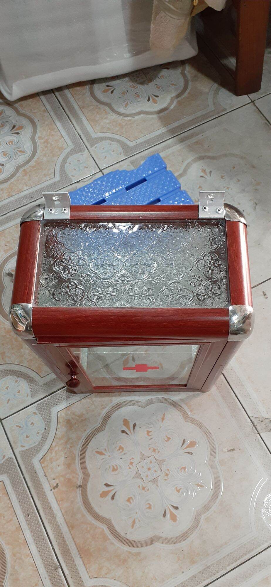 TỦ THUỐC Y TẾ