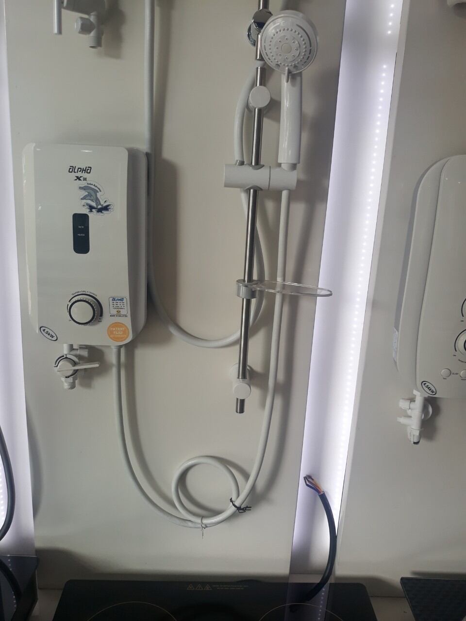 Máy tắm nước nóng nhập khẩu malaysia Alpha X3E