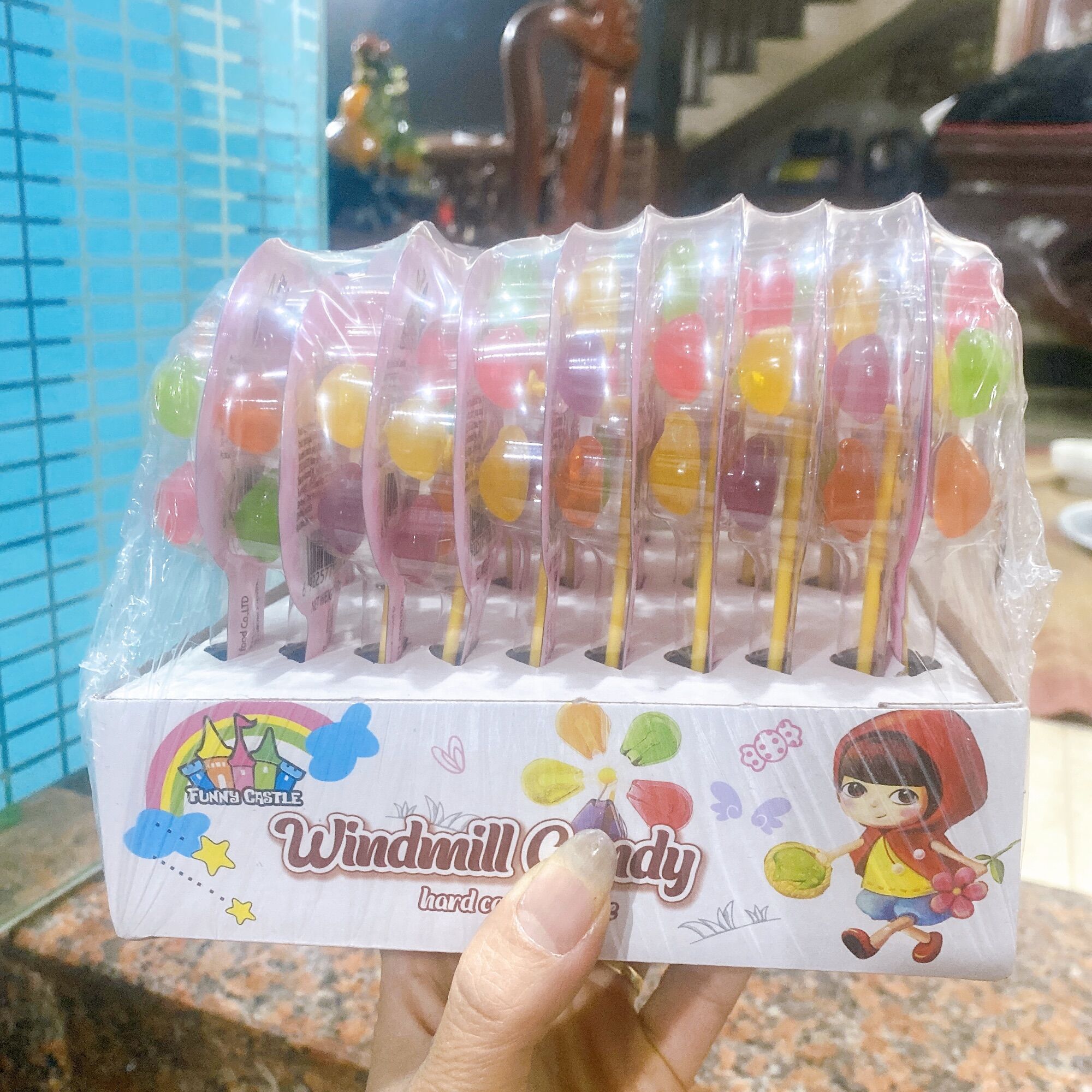 Khay 30 vỉ kẹo mút quay chong chóng