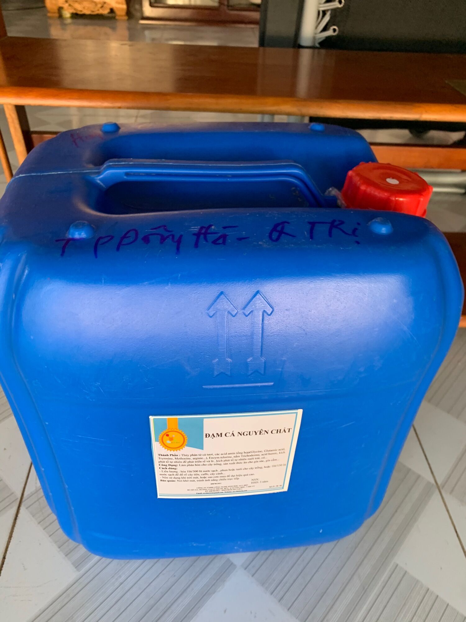 Dịch đạm cá nguyên chất can 30 lít .