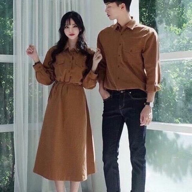 Set đồ đôi màu nâu đậm: váy nữ dáng suông dài thắt eo + somi nam tay dài