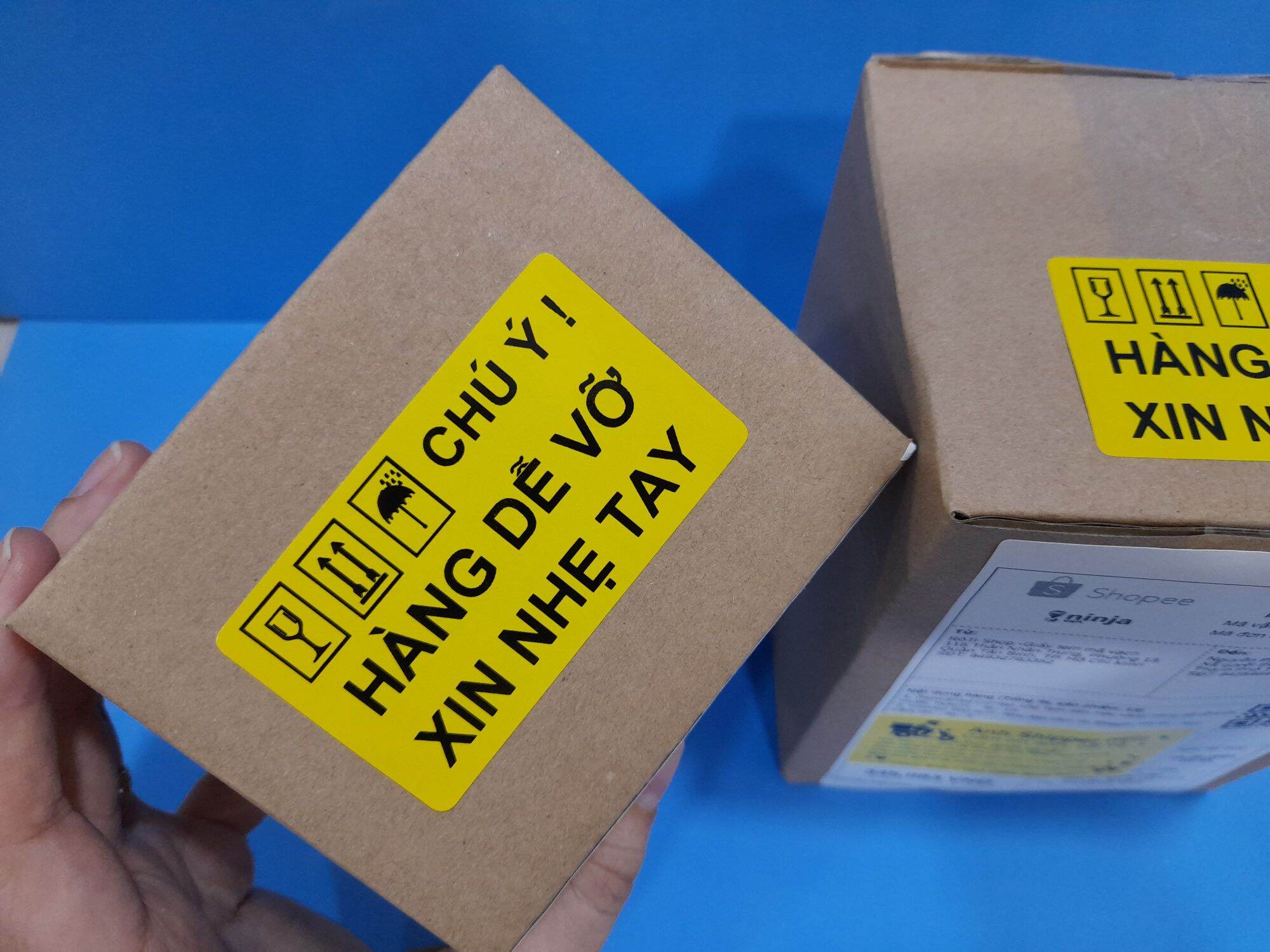Combo 100 Tem decal Hàng dễ vỡ kích thước 7x4cm