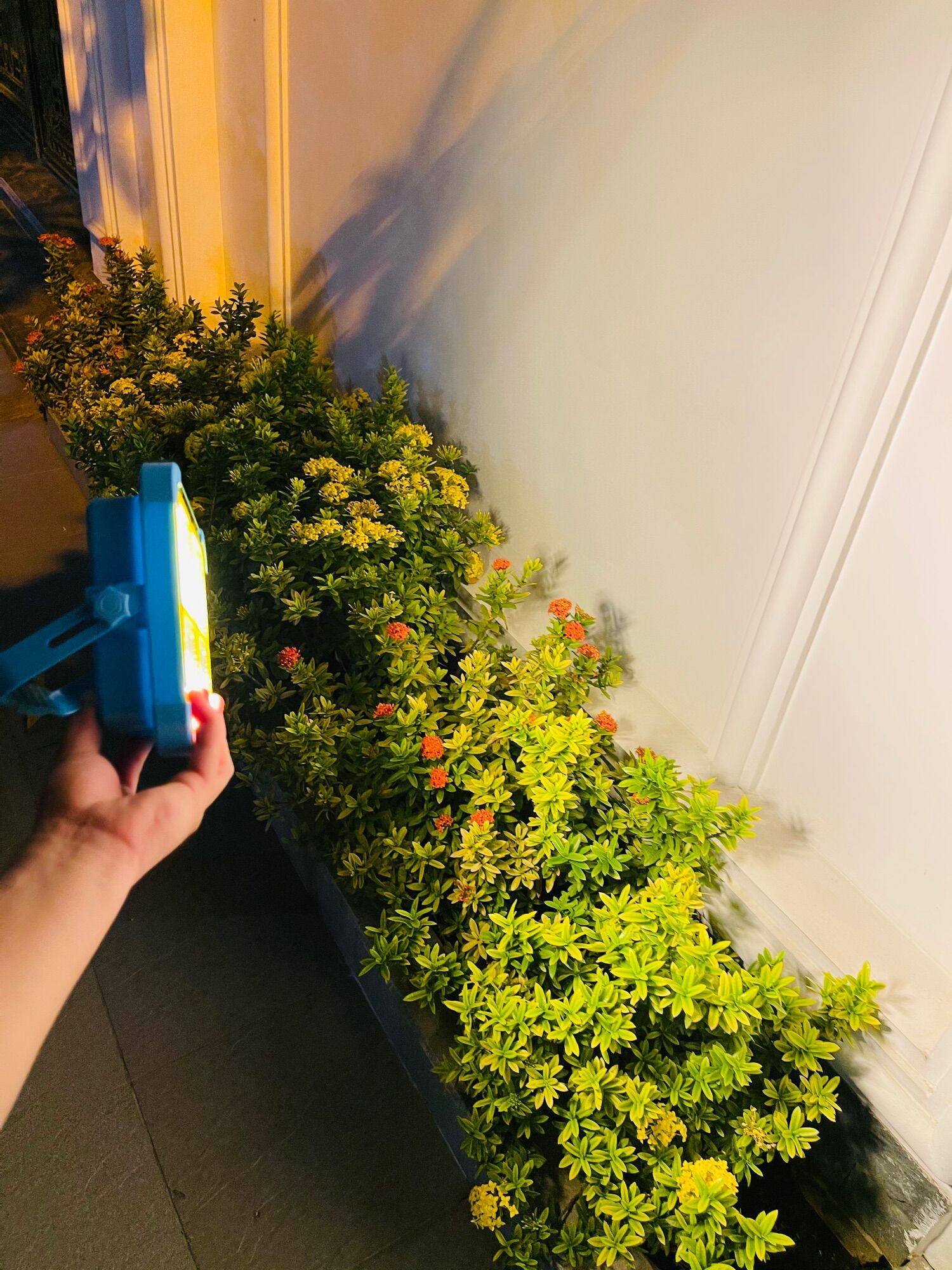 ĐÈN PHA NĂNG LƯỢNG XÁCH TAY CÔNG SUẤT 200W