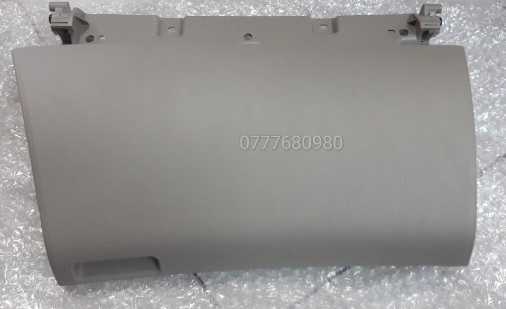 Nắp cốp phụ trên toyota innova 2006-2015
