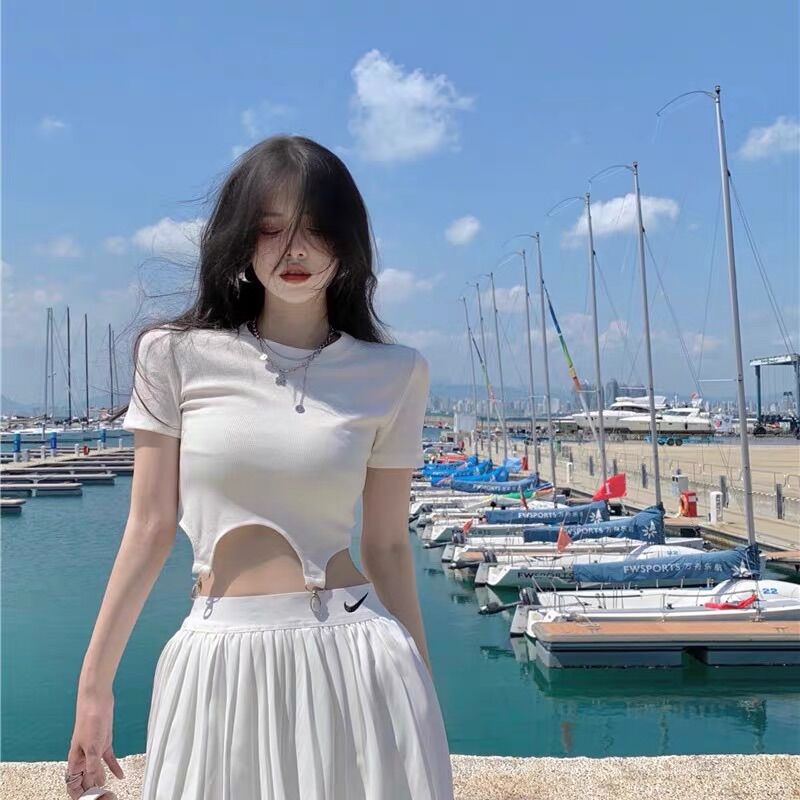 Áo croptop cổ tròn phối khoen