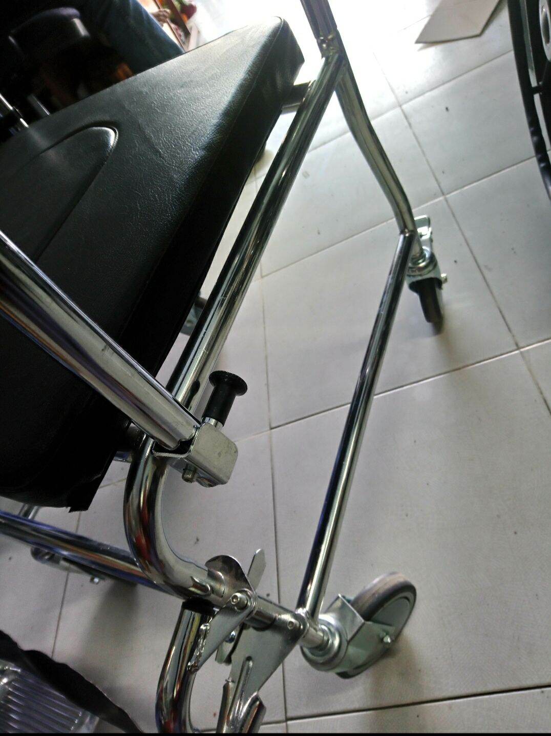 ghế vệ sinh người già