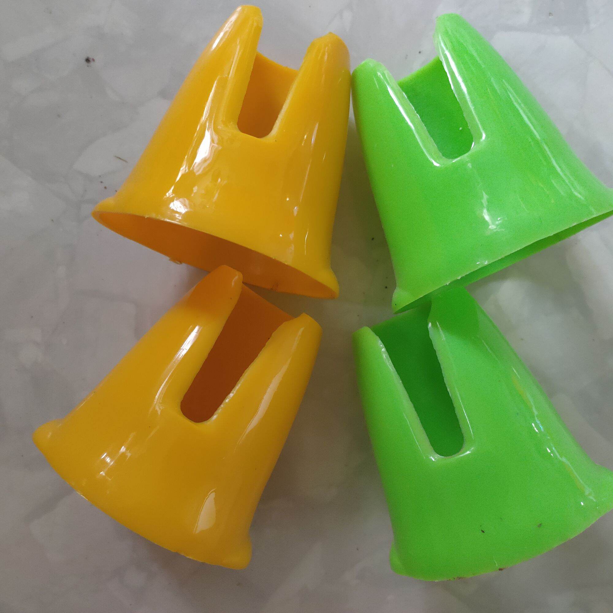 Đế bình nước phụ kiện dành cho hamters,thú cưng