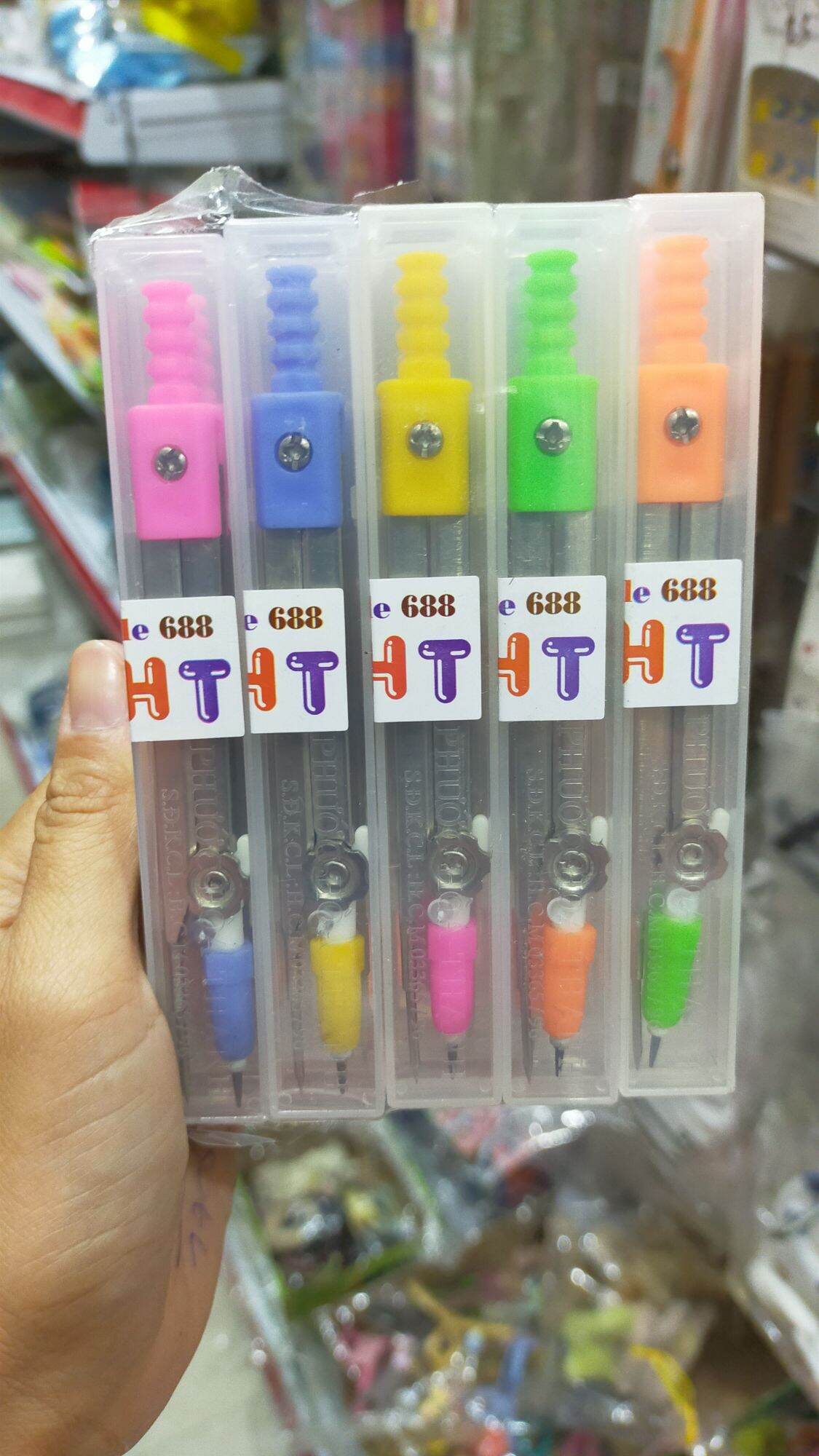 1 cây compa chì khúc