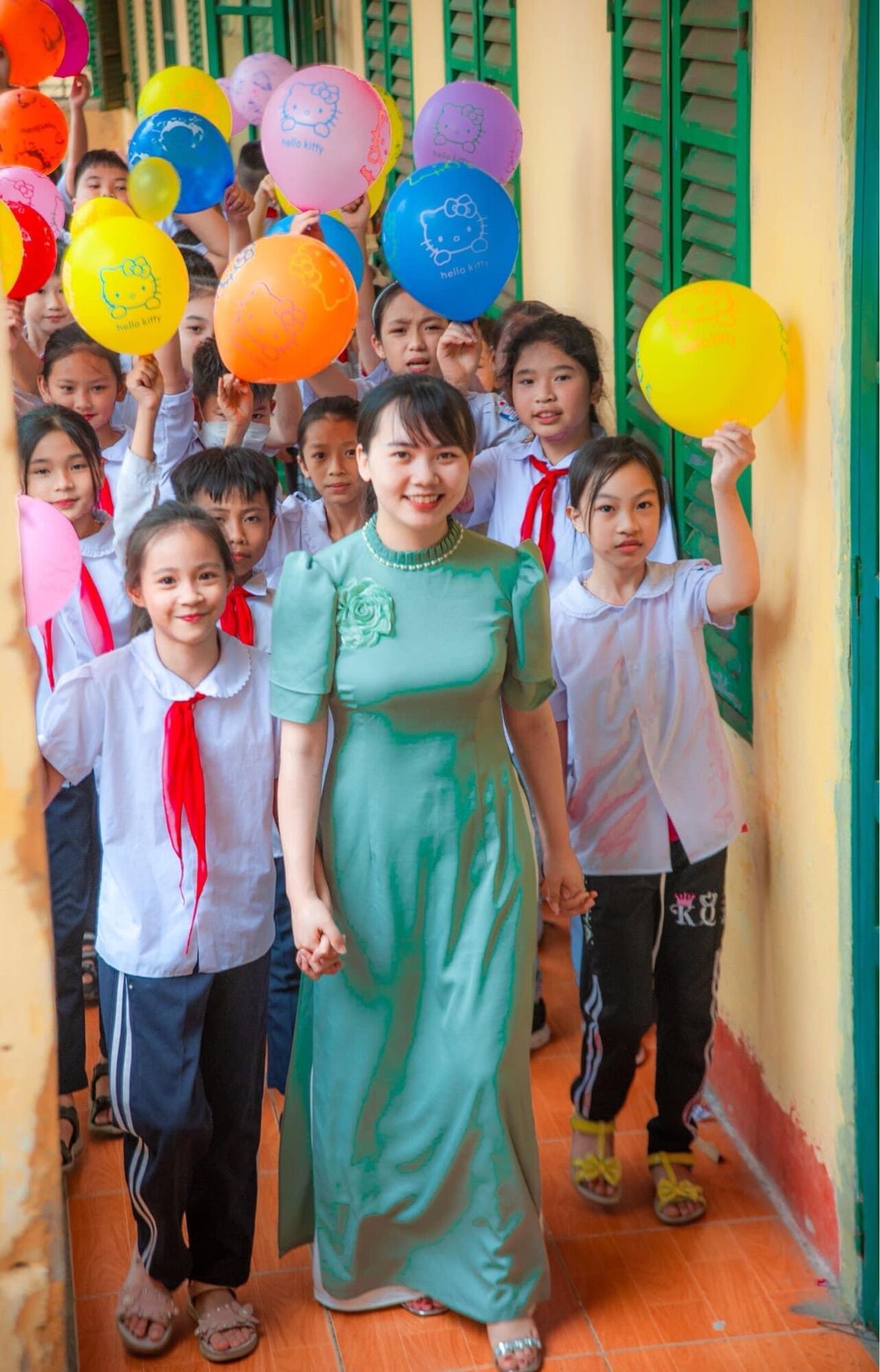 Áo dài cách tân vai bồng
