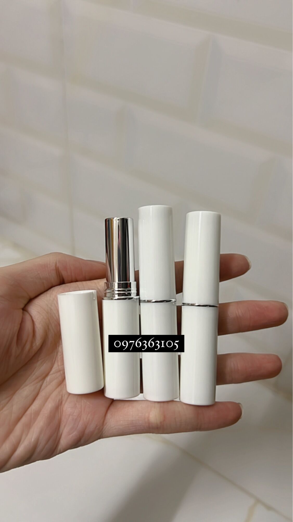 Thỏi son sáp rỗng đổ trực tiếp trắng sang chảnh