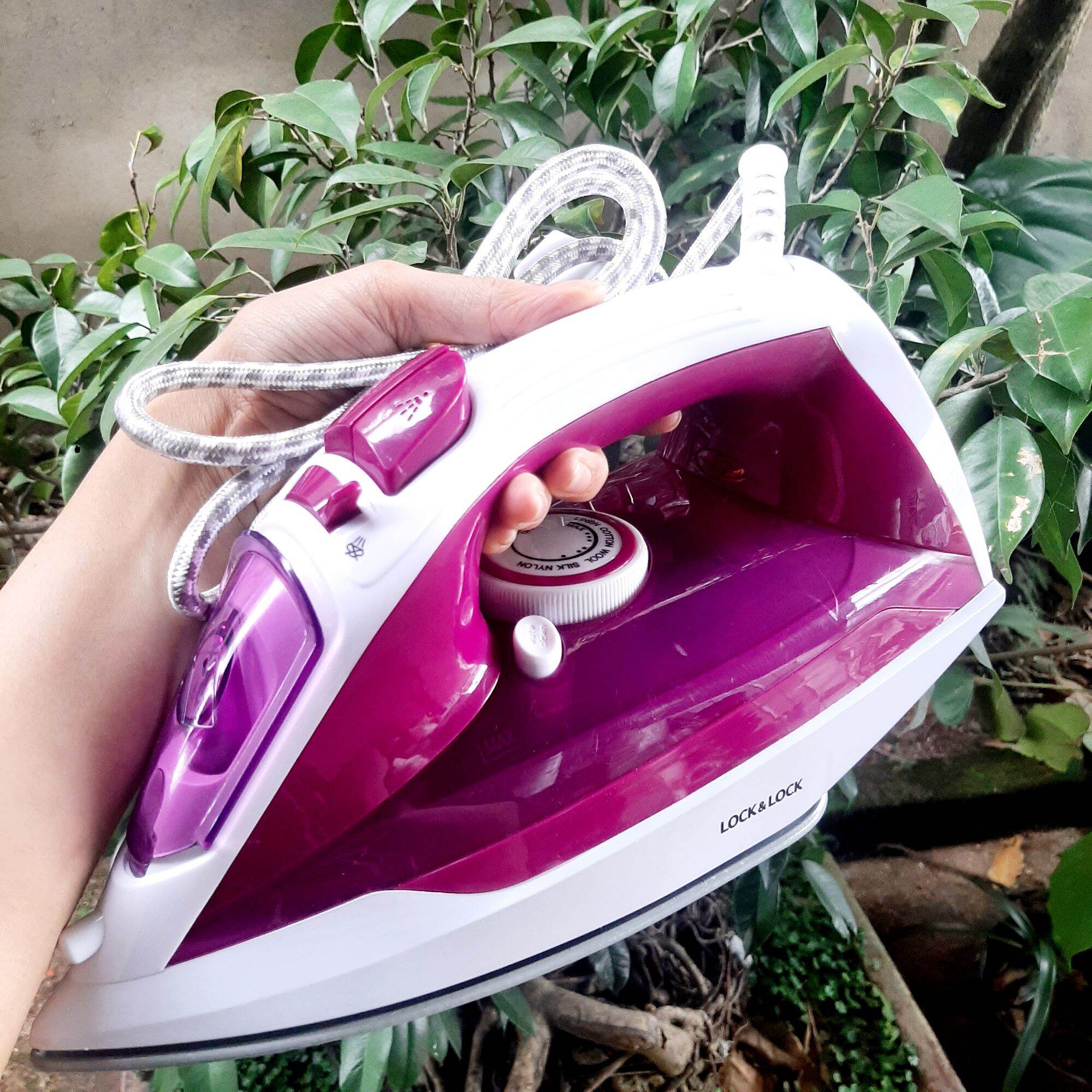 Bàn ủi hơi nước Lock & Look - Bàn ủi hơi nước Look Look