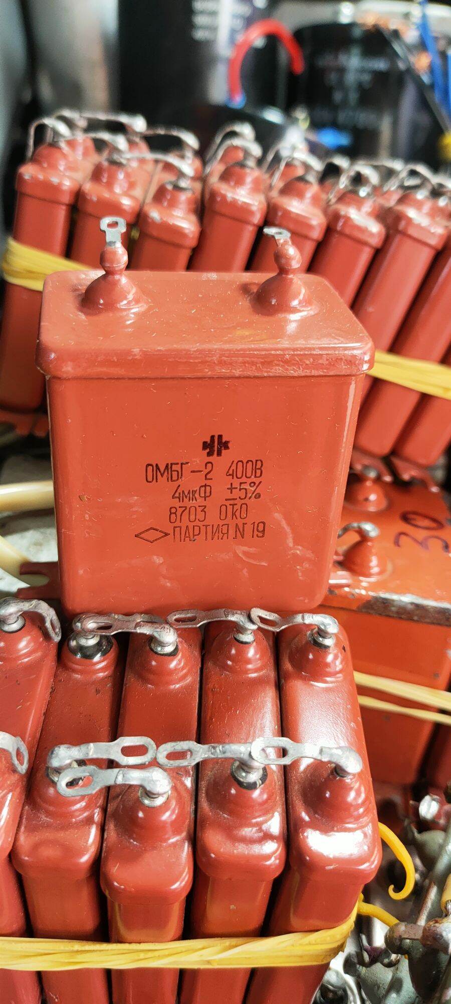 Tụ nga 4uf 400v